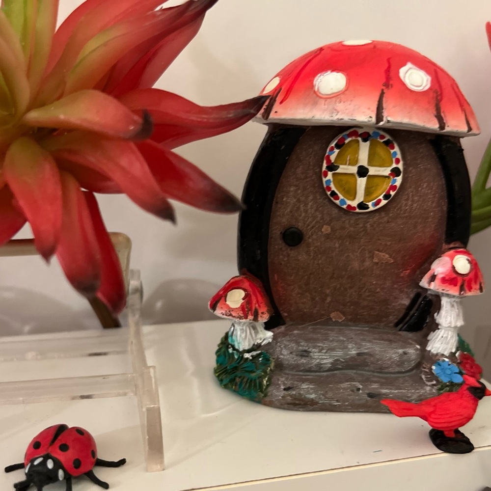 CARDINAL CREST FAIRY GARDEN - Picture 5 of 16